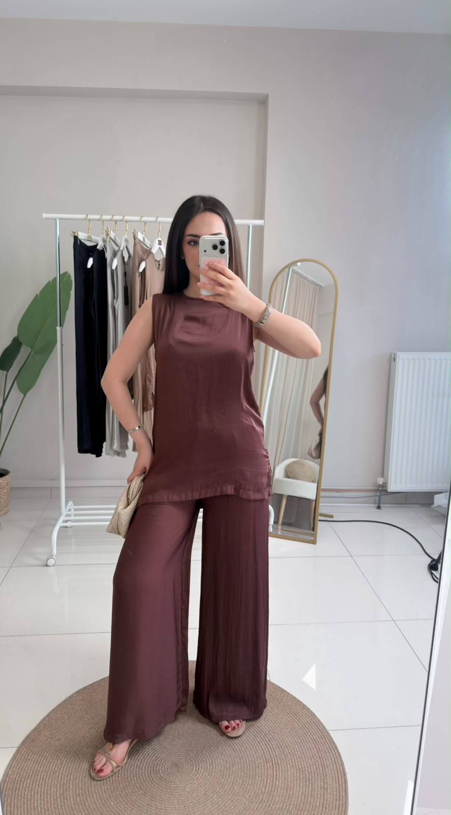 KOLSUZ KISA İÇLİKLİ PANTOLONLU TAKIM