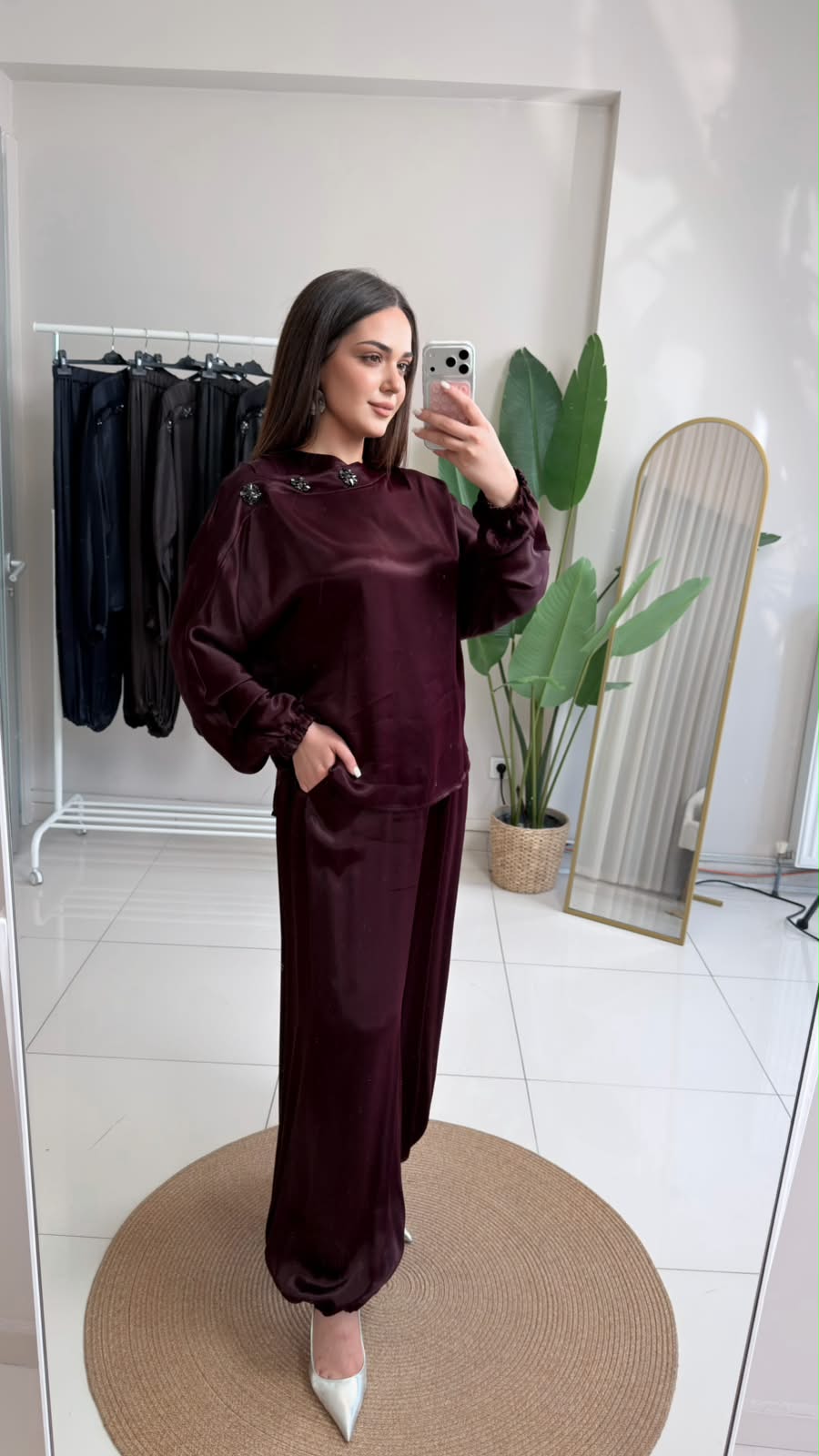 ÖNÜ BONCUK İŞLEMELİ SATEN BLUZ